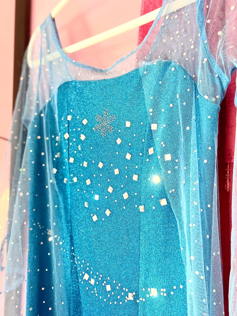 Professional Quality Elsa Costume Halloween/Cosplay Flawed Adult Women’s Medium